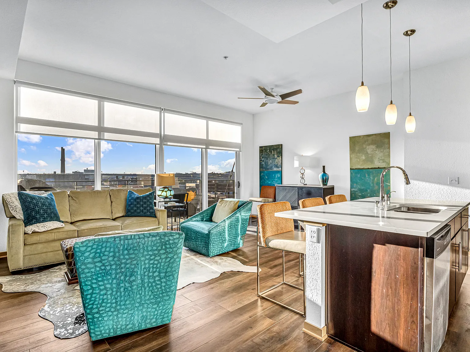 1 bed, 906 sqft, $2,300 — Photo 3