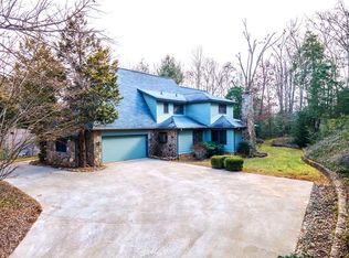 881 Brookwood Dr, Franklin, NC 28734