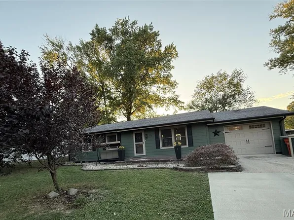 915 N 4th St, Vandalia, IL 62471