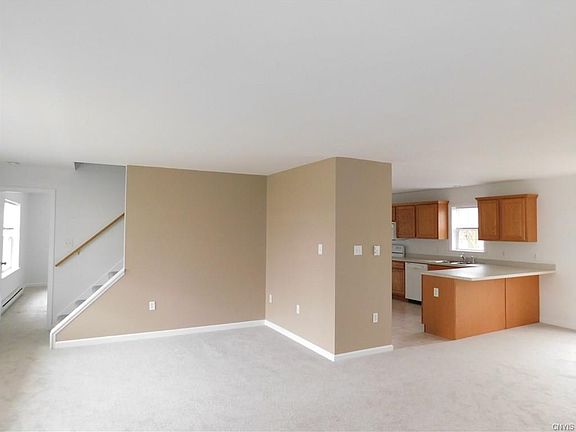 4th image of 41880 Bay Ave