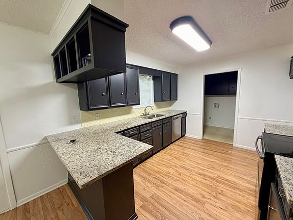 3rd image of 1212 Mockingbird St