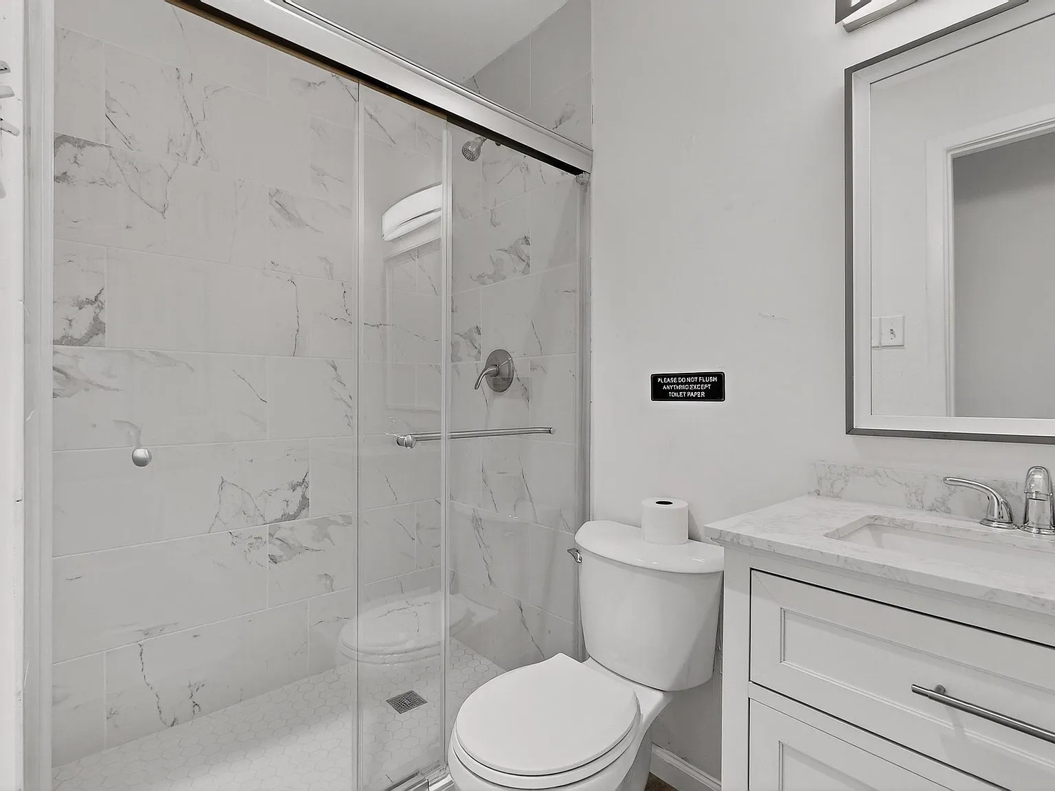 4 bed, 3.0 bath, 2357 sqft, $1,009 — Photo 2