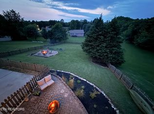 233 Ridgefield Dr, Maryville, TN 37804