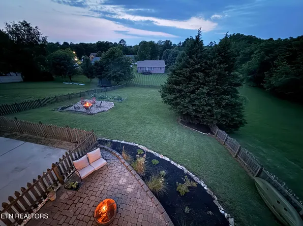 233 Ridgefield Dr, Maryville, TN 37804