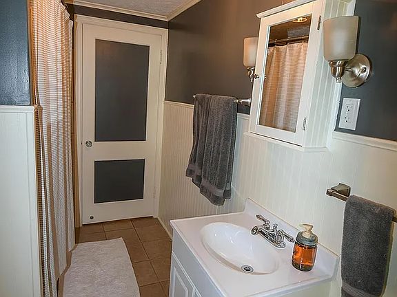 3rd image of 125 W Center St