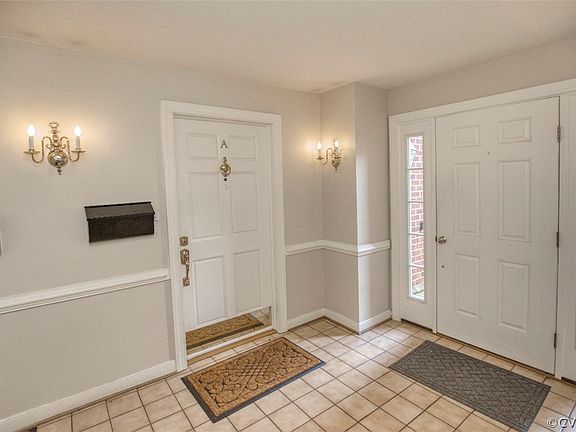 3rd image of 217 Woodmere Dr APT A
