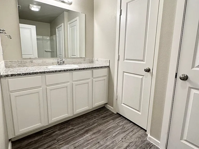 2106 N Avenue J — Photo 11