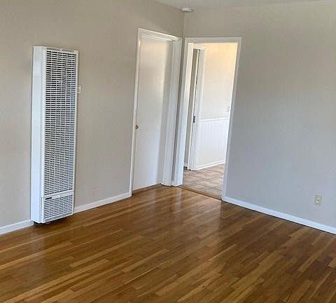 5th image of 2921 Ingelow St