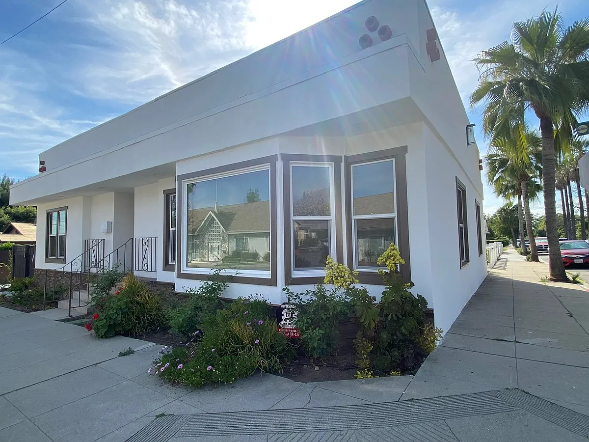 Building Photo - 303 S Alta Vista Ave