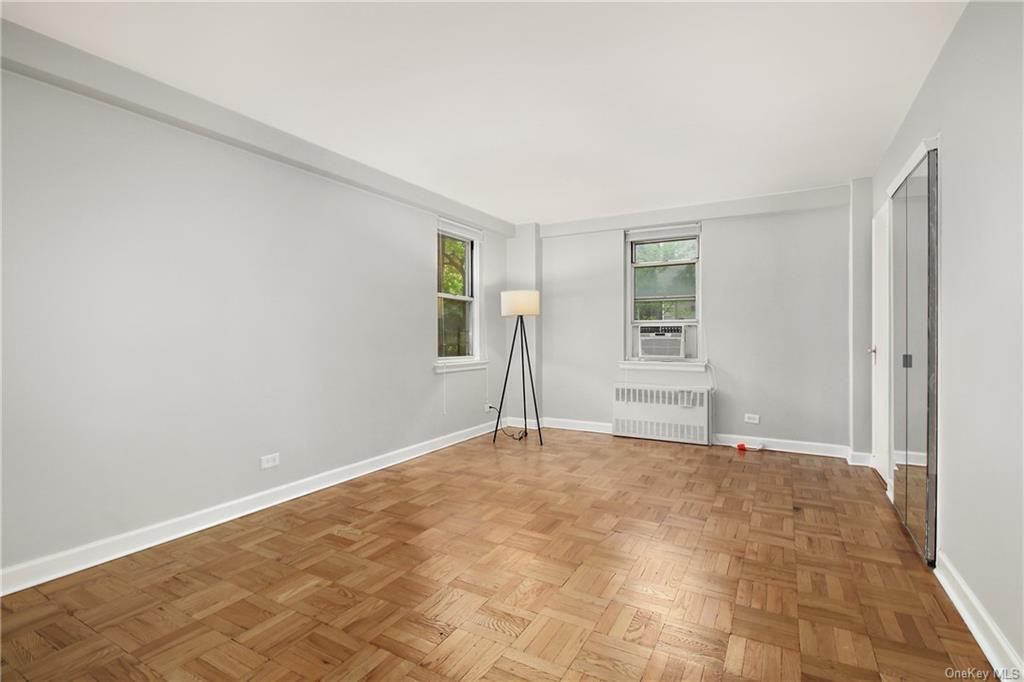 3 Bed 2 Bath Property, New York • 1,300 Sq Ft