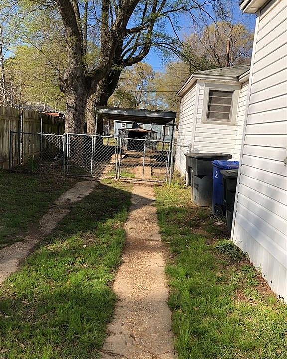 2nd image of 2728 Hillcrest St