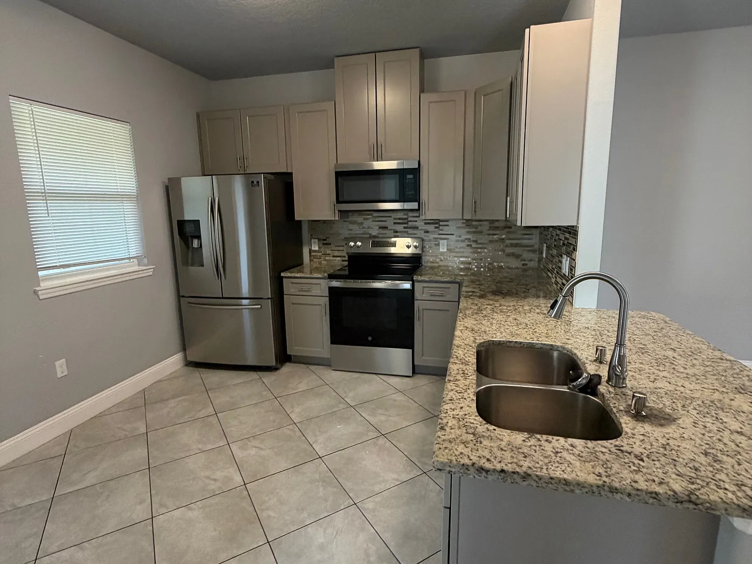 3 bed, 1196 sqft, $1,625 — Photo 3
