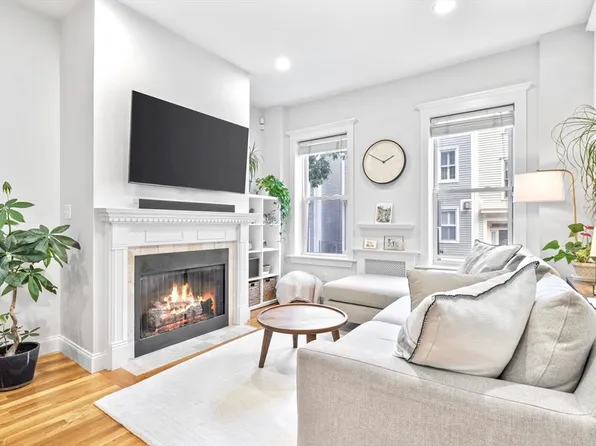 40 Mystic St #1, Boston, MA 02129