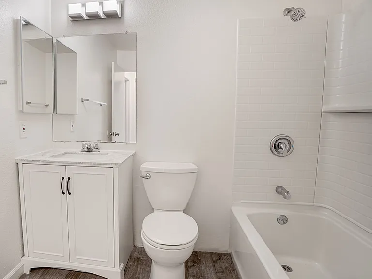 38th North Apartments — Photo 9
