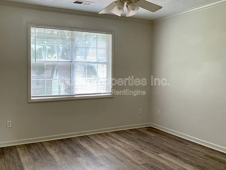 321 W Irvine Ave #F — Photo 6