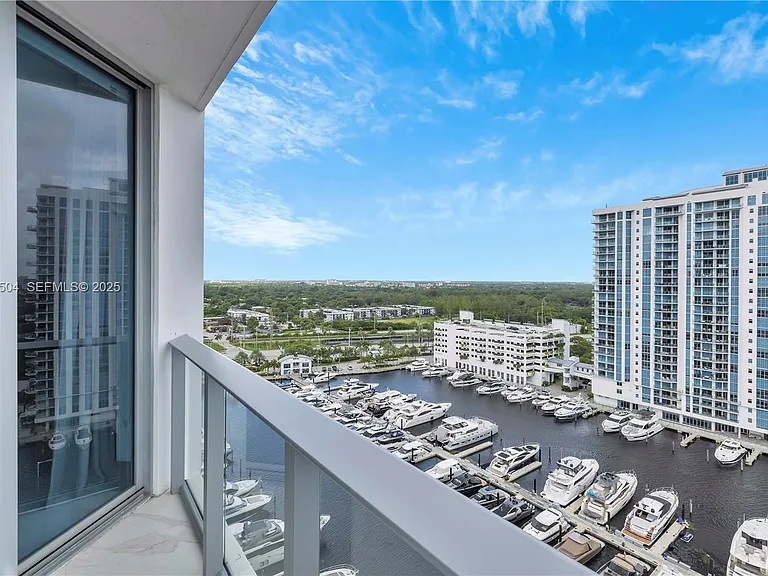 17111 Biscayne Blvd #1709 — Photo 37