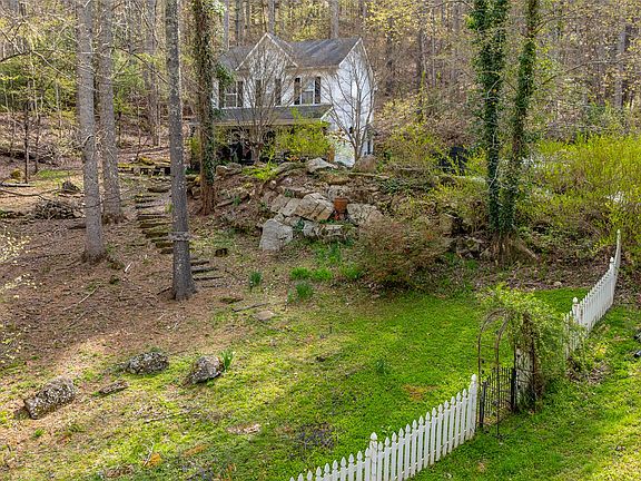 3rd image of 141 Andrews Park Road