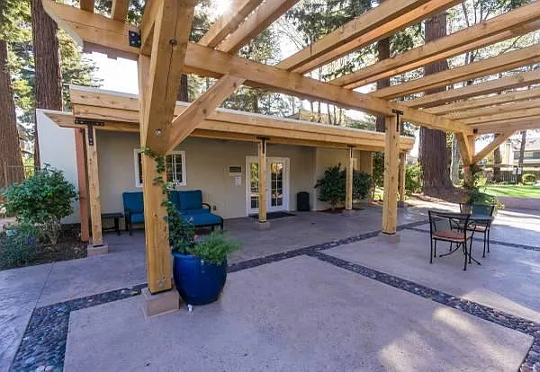 120 E Remington Dr — Photo 3