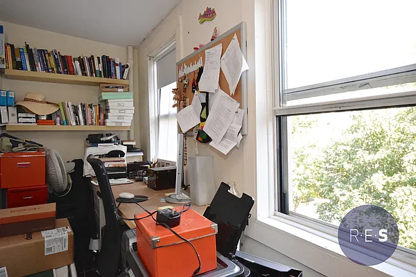 Rented by RES New York | media 24