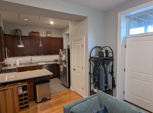 2350 W Belle Plaine Ave #2R, Chicago, IL 60618