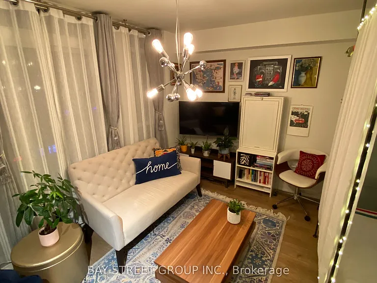 775 King St W #418 — Photo 9