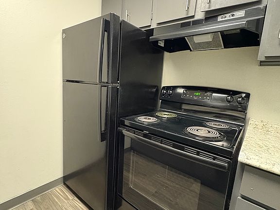 4th image of 2001 Condor St #222