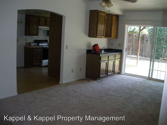 4th image of 842 Arbor Oaks Dr