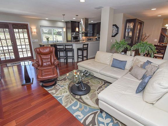 5th image of 324 Cherrywood Dr