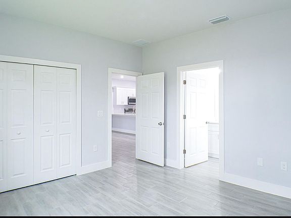 5th image of 344 Rockland St
