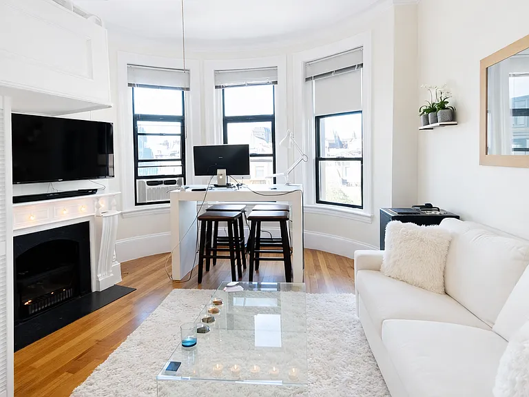 271 Dartmouth St #4K — Photo 1