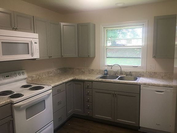 4th image of 3324 Greenwood Dr