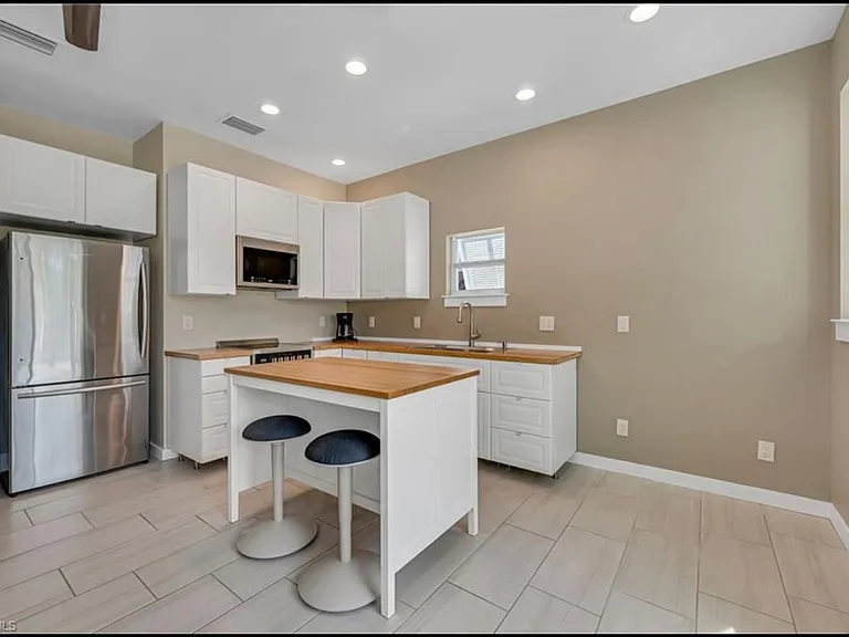 2364 Becca Ave — Photo 2