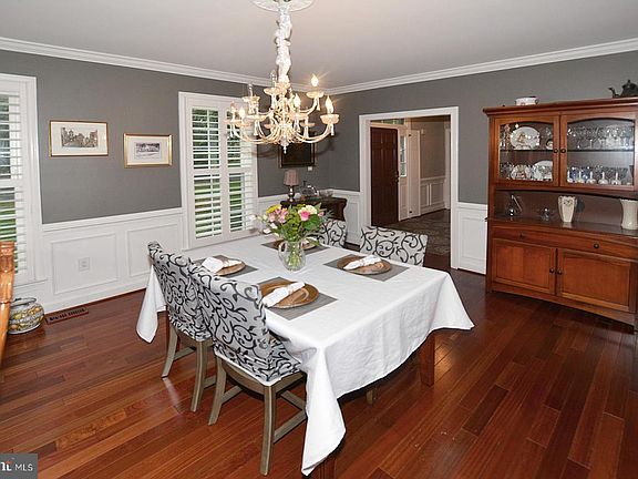 5th image of 4909 Oakcrest Dr