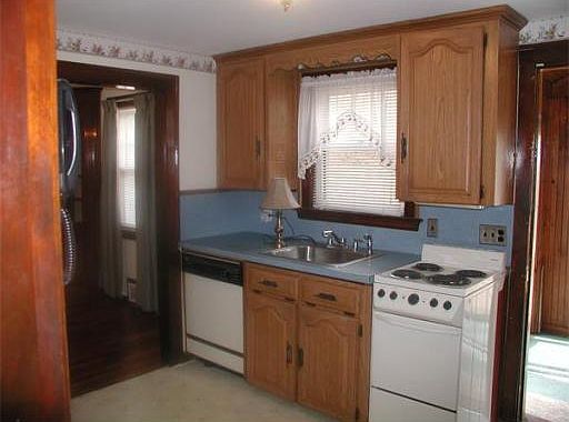 3rd image of 784 Lynnfield St