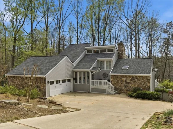 6421 Arbor Wood Dr, Flowery Branch, GA 30542