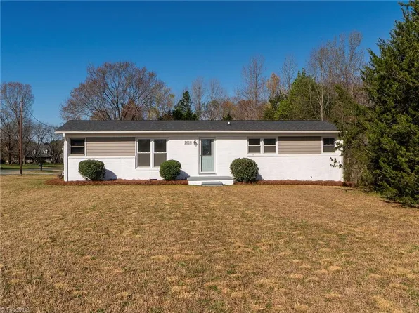 1018 Roxboro St, Haw River, NC 27258