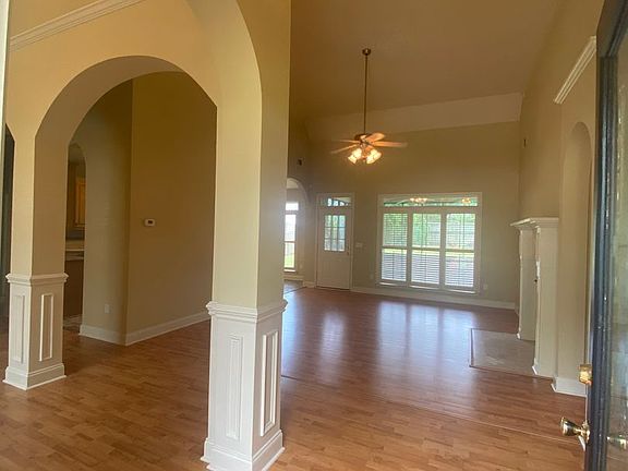5th image of 407 Saint Marlo Dr