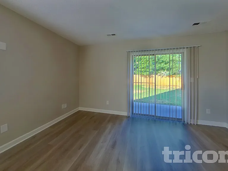 1024 Crowders Woods Dr — Photo 2