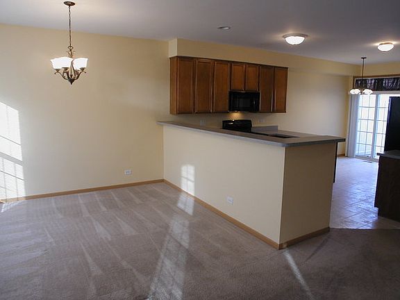 5th image of 544 Topeka Dr