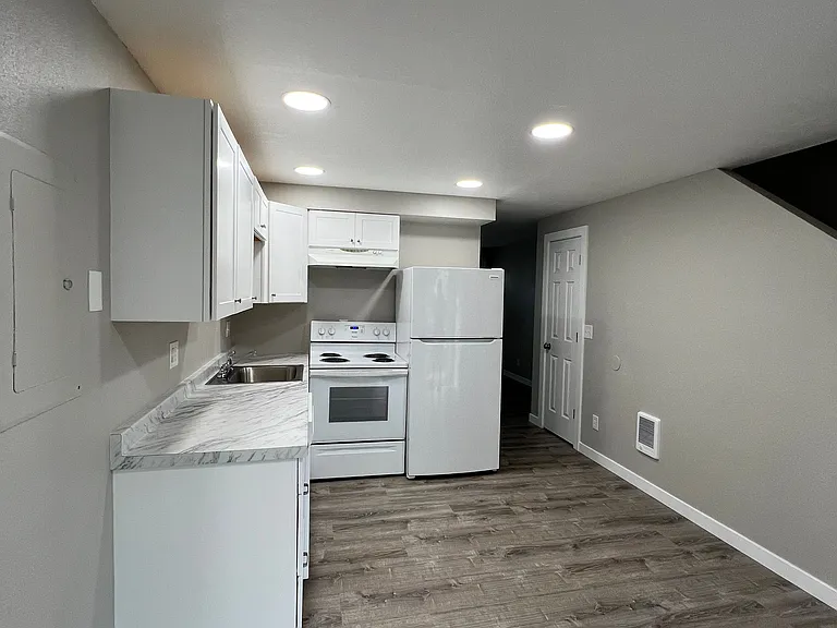 4116 Market St NE — Photo 25