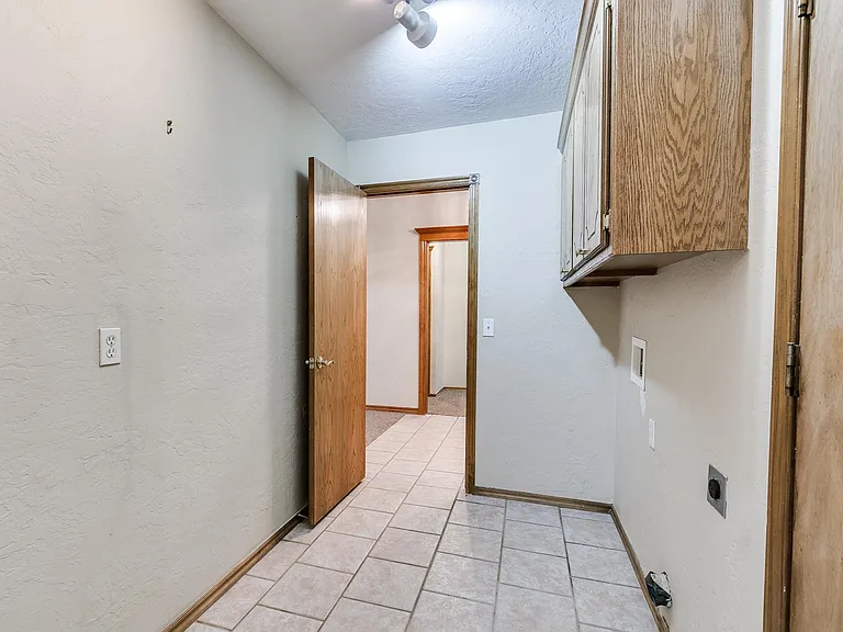 613 Katelyn Ln — Photo 8