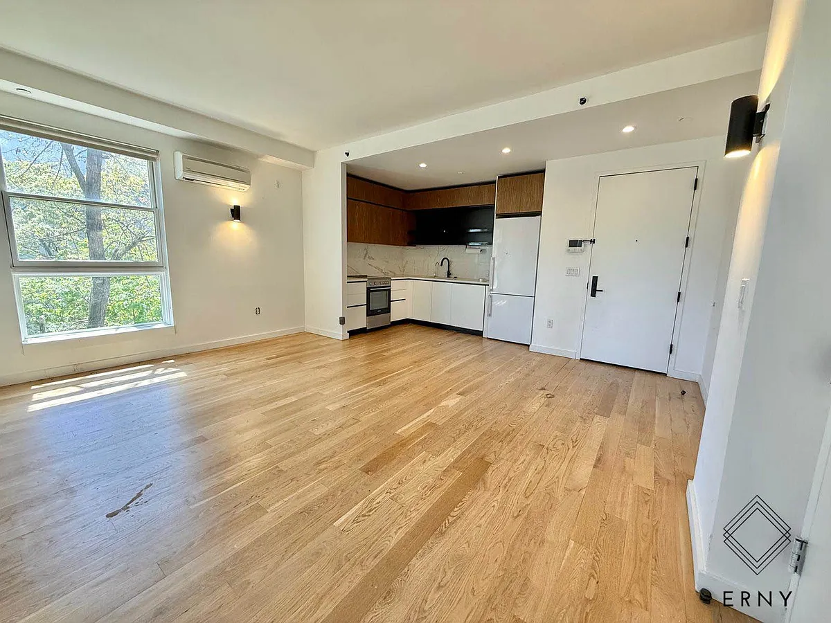 Building Photo - 1326 Ocean Ave #2T