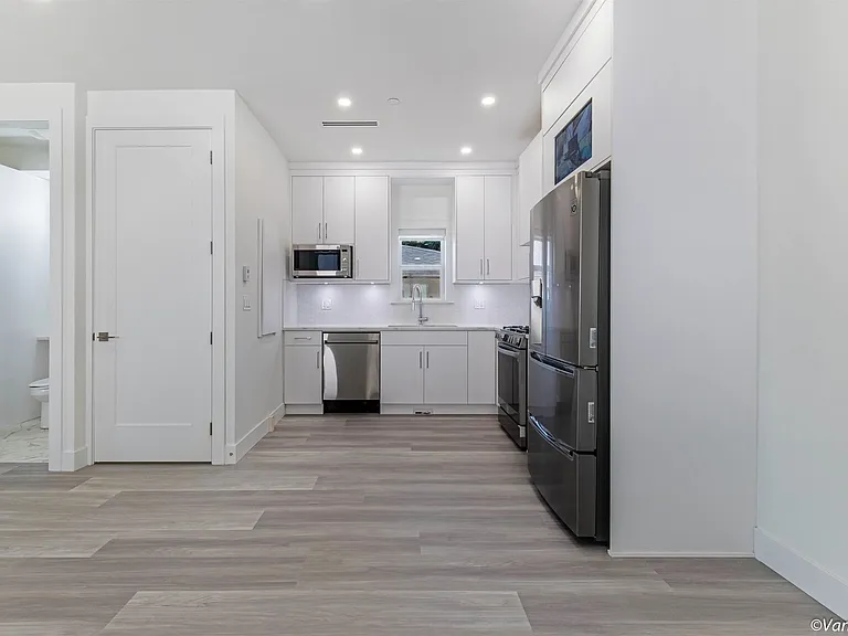 2836 E 16th Ave — Photo 13