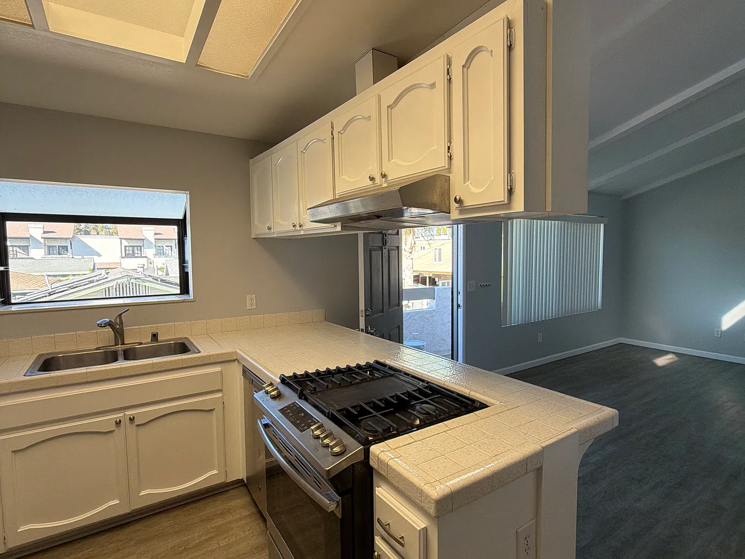 2 bed, 750 sqft, $2,895 — Photo 1