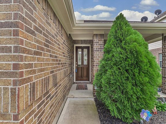 3rd image of 3043 Boxwood Springs Ln