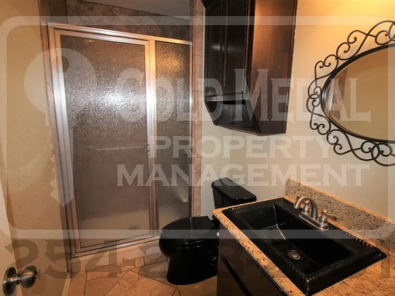 2405 Westwood Dr — Photo 5