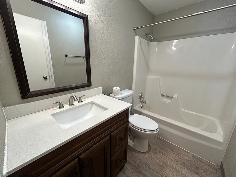 8219 Elkridge Ave — Photo 9