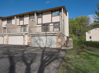13710 Heather Hills Dr, Burnsville, MN 55337