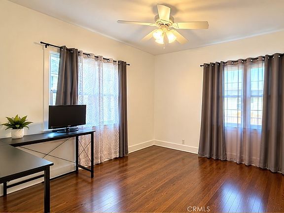 4th image of 945 Walnut St