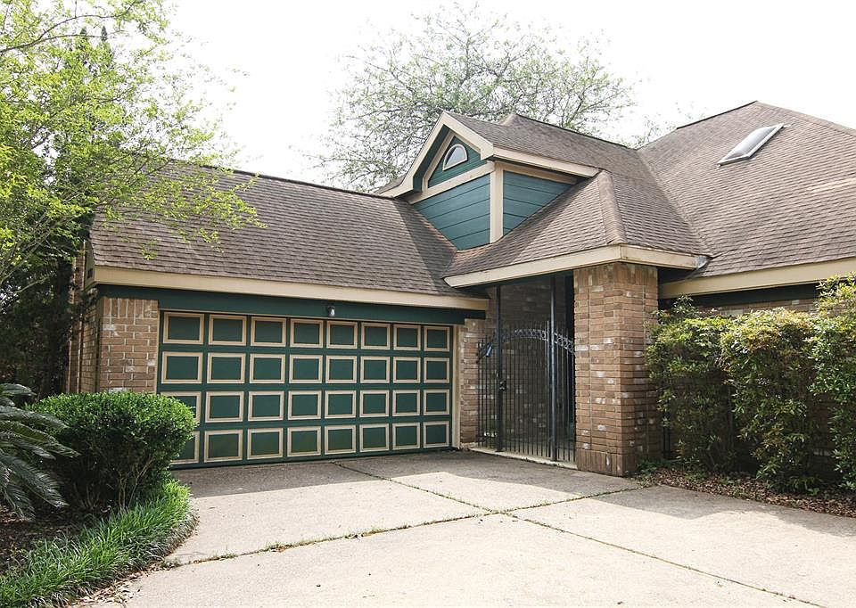 20303 Lionsgate - Your next home!